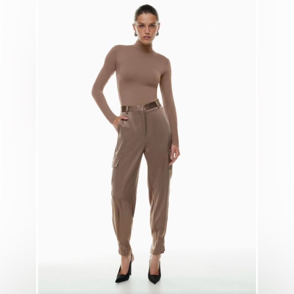 Aritzia Babaton Refined Satin Cargo Pant - size 00